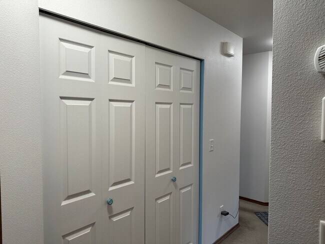 Building Photo - Ferndale 3 Bedroom 2 bath Rambler Small Pe...