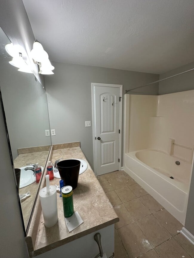 Building Photo - 913 Arbor Springs Cir