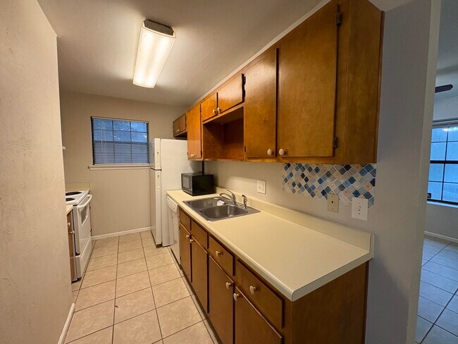 Building Photo - 211 Parkbrook Cir