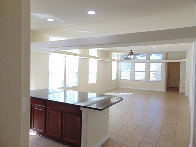 Building Photo - 1076 Sanders