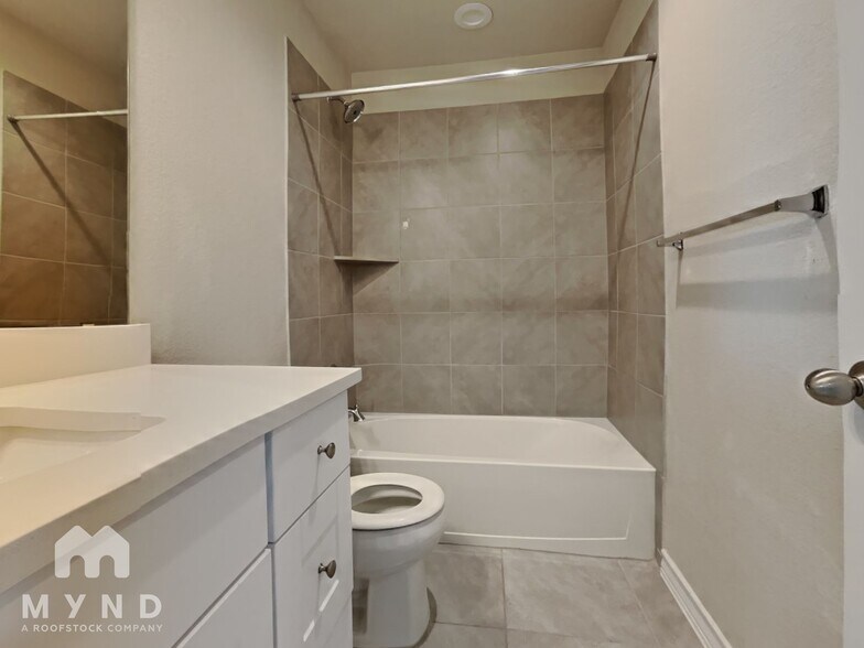 Building Photo - 3801 Soft Shore Ln