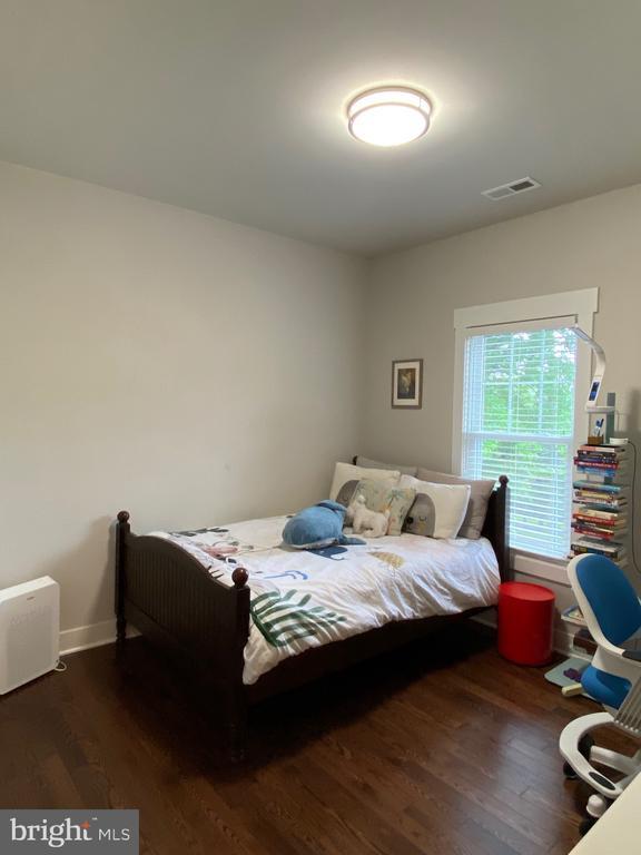 Building Photo - 2233 N Underwood St