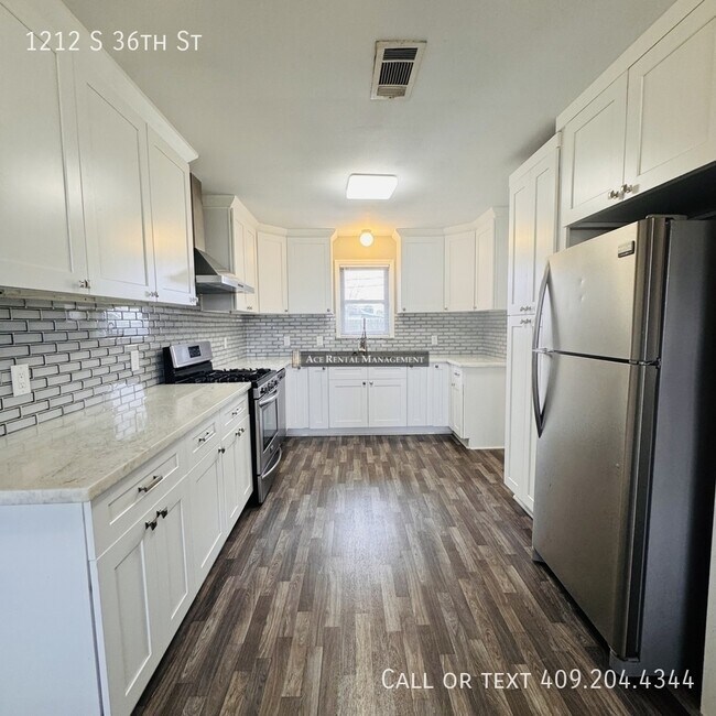 Building Photo - 1212 S 36th St