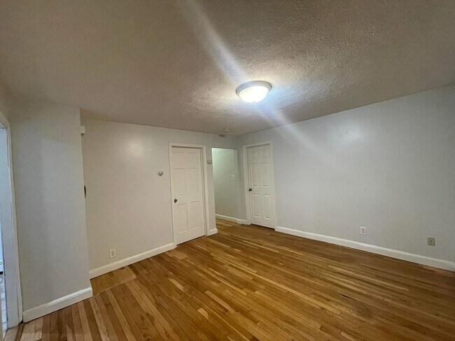 Building Photo - 14 Irving St