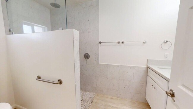 Building Photo - 2BD/1BA ADU Apartment in Belmont Heights