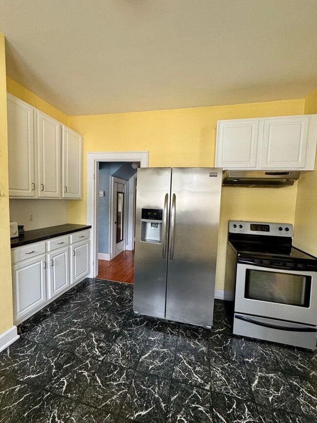 Building Photo - Single Family Home for Rent - Direct acces...