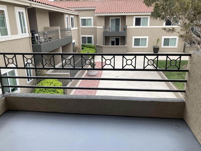 Building Photo - 7405 Charmant Dr