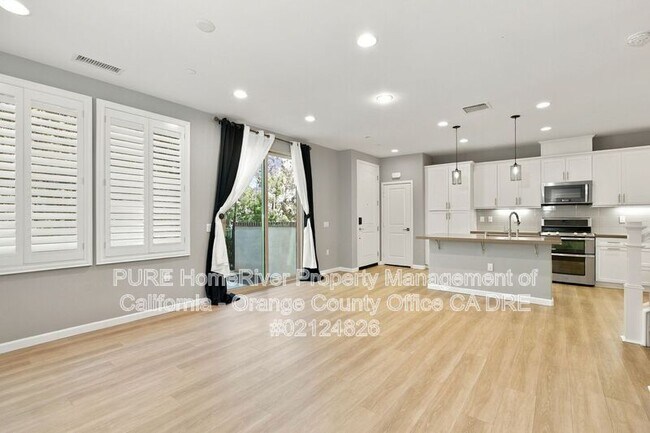 Building Photo - 208 El Paseo