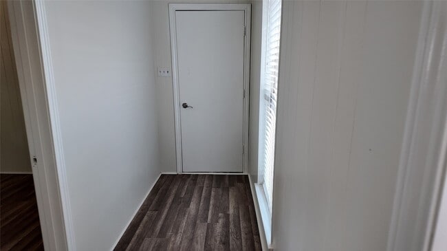 Building Photo - 613 Palomar Ln