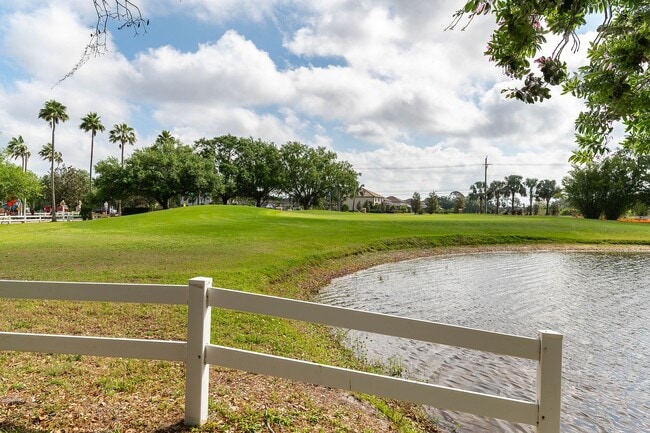 Building Photo - 3-Bed 2-Bath Unfurnished Pool Home - Green...