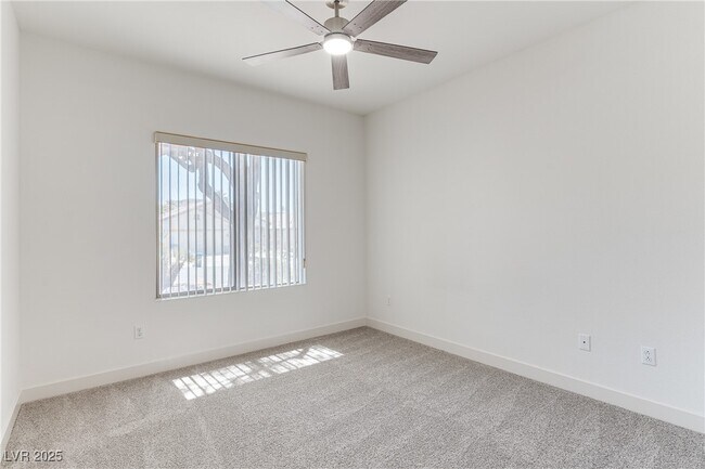 Building Photo - 2084 Tiger Links Dr
