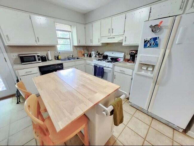 Building Photo - North Columbus 3 Bedrooms 2 Bath Garage