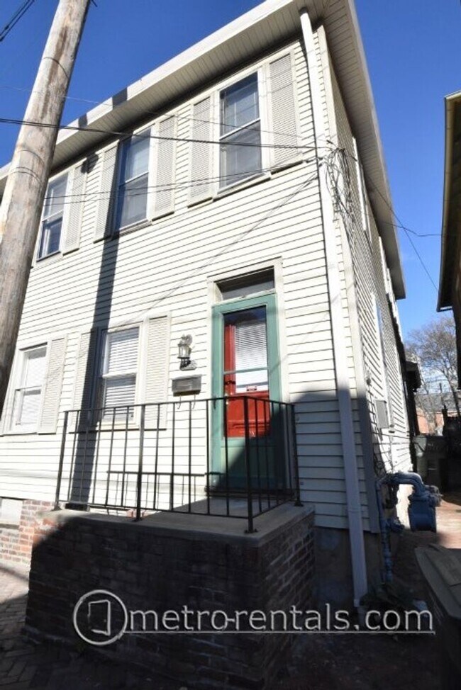 Building Photo - 360-362 Jackson St
