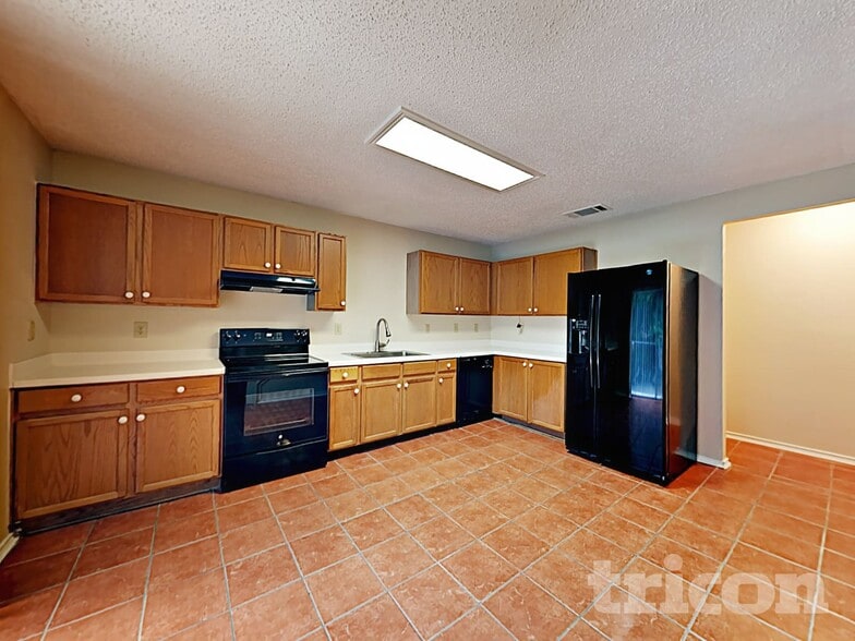 Building Photo - 8055 Chestnut Cedar Dr