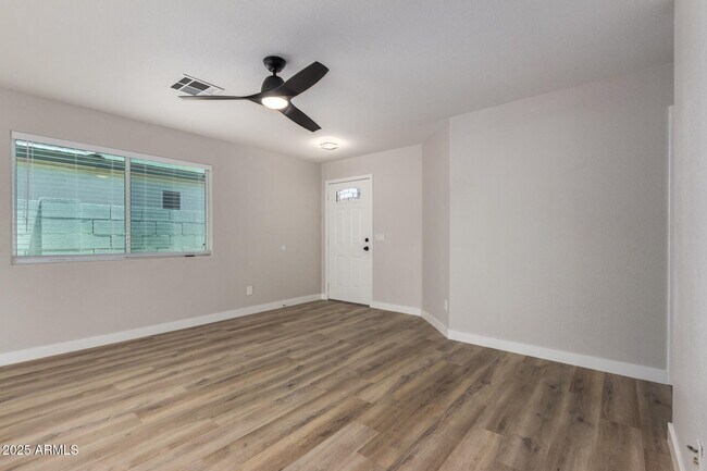 Building Photo - 3014 W Zachary Dr