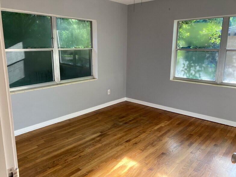 Building Photo - 302 NW 13th Ave