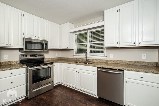 Building Photo - 1359 Lakeview Pkwy