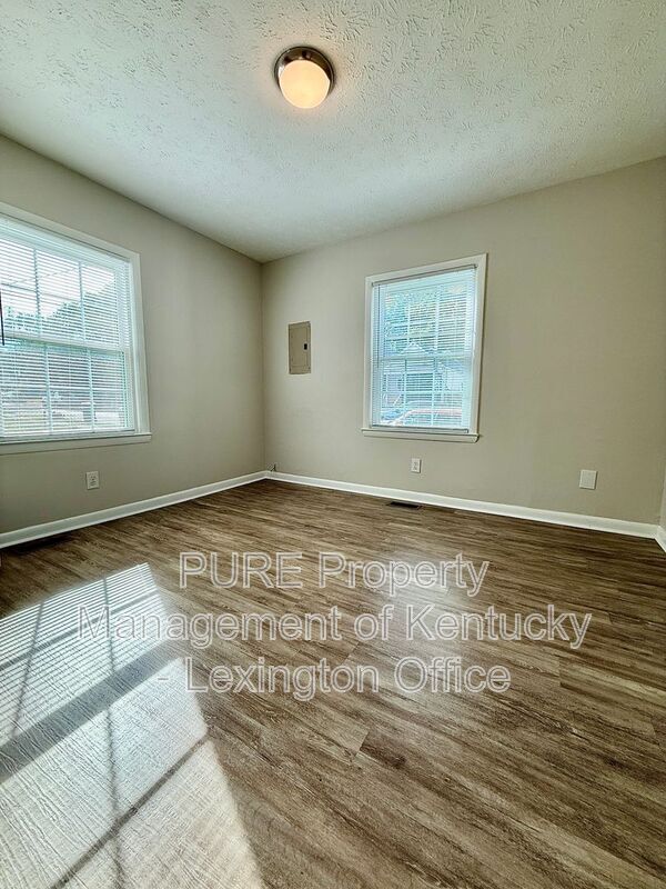 Building Photo - 564 Ohio St