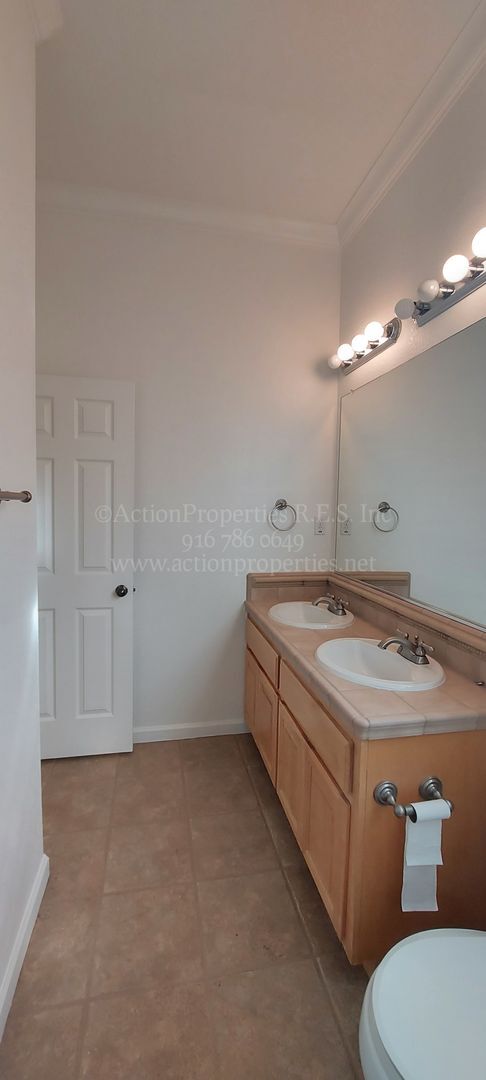 Building Photo - Rocklin  Highland Park  3 bedroom 2 bathroom, Great Room Floor Plan with Tile Flooring,  Fenced Yard