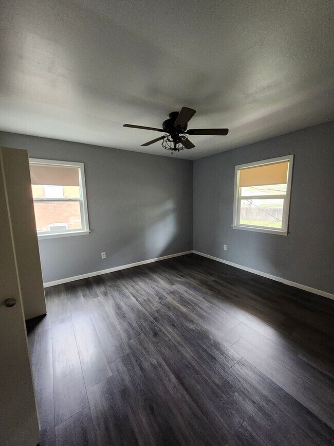 Building Photo - 2 Bedroom Apartment Downtown Brunswick