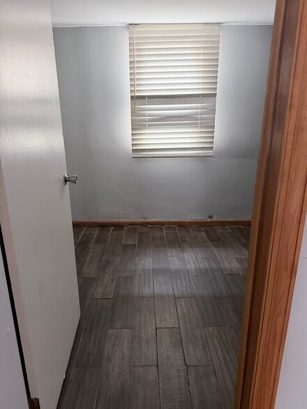 Building Photo - 204 S West St