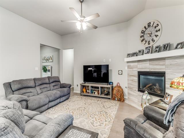 Building Photo - 1608 Carnation St