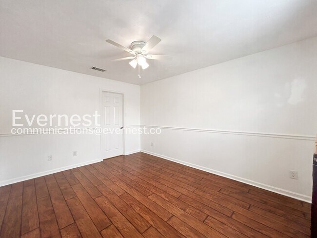 Building Photo - 3-Bed/3-Bath Townhome/Available Now!