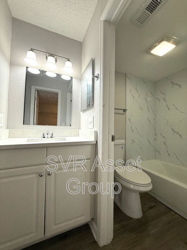 Building Photo - 100 Fairway