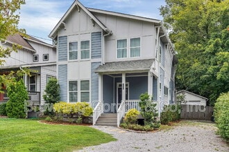 Building Photo - 1137B Kirkland Ave