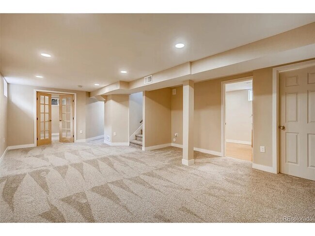 Building Photo - 8521 Crescent Dr