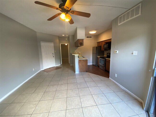 Building Photo - 10855 Meadowglen Ln