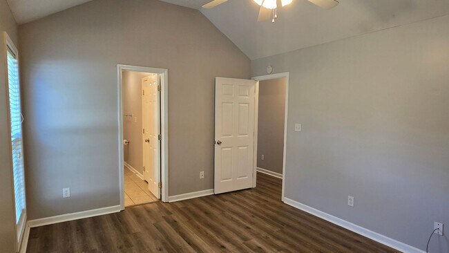 Building Photo - 18 Long Meadow Dr