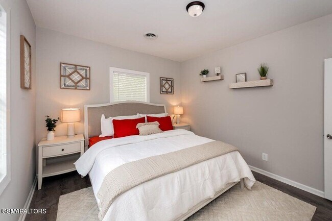 Building Photo - Modern Comfort