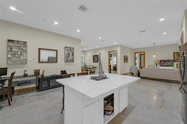 Building Photo - 25737 Glen Loch Dr
