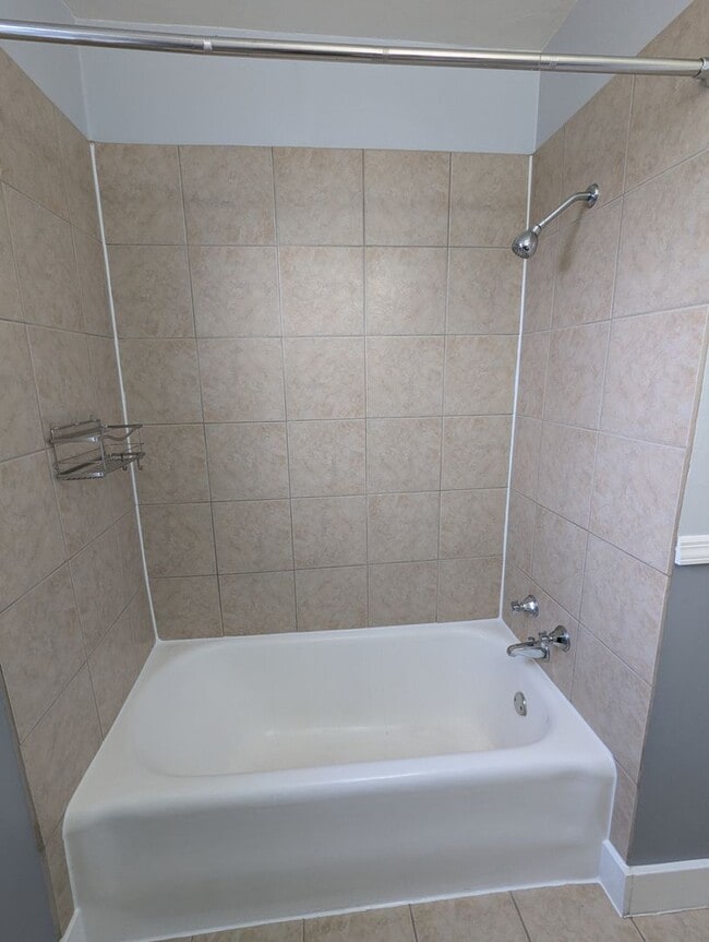 Building Photo - 4 Bedroom, 2 Bathroom Single Family Home (Mt. Washington)