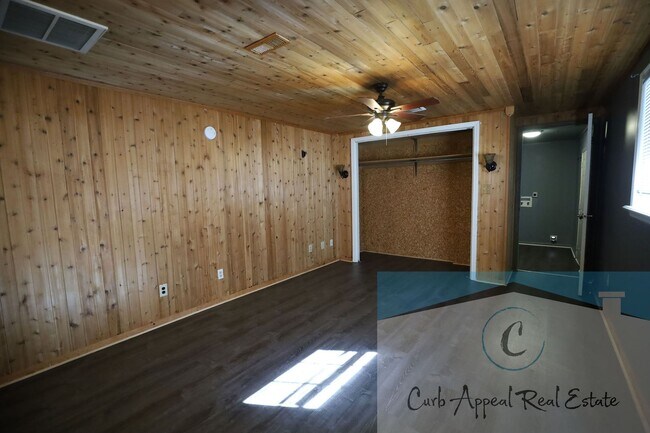 Building Photo - 1405 Pratt Cir