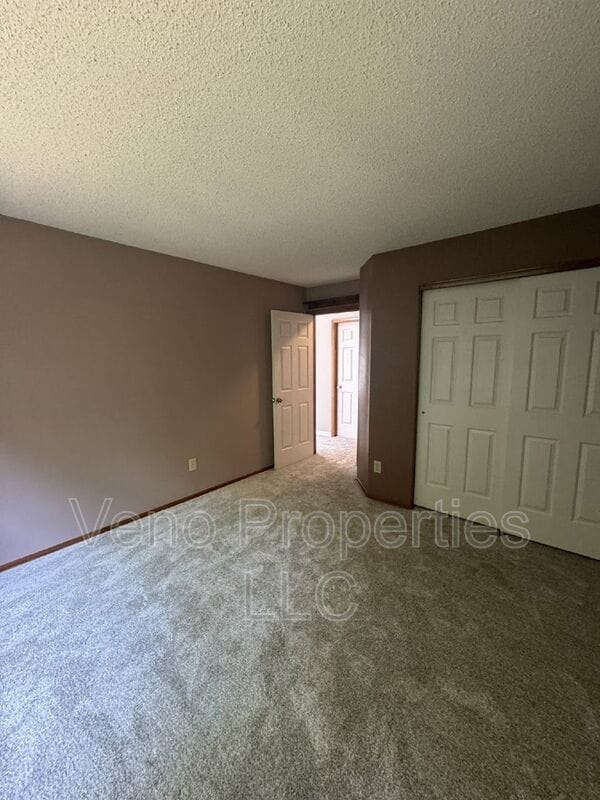 Building Photo - 5213 Forest Point Dr S