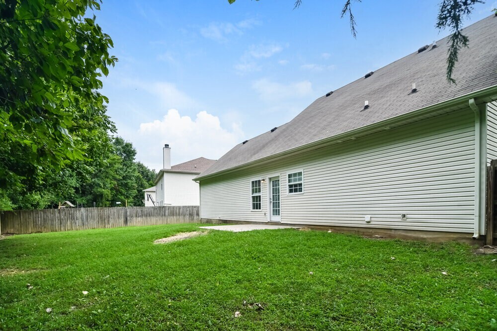 Building Photo - 145 Lyndhurst Dr