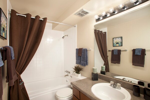 Interior Photo - 4600 E Kentucky