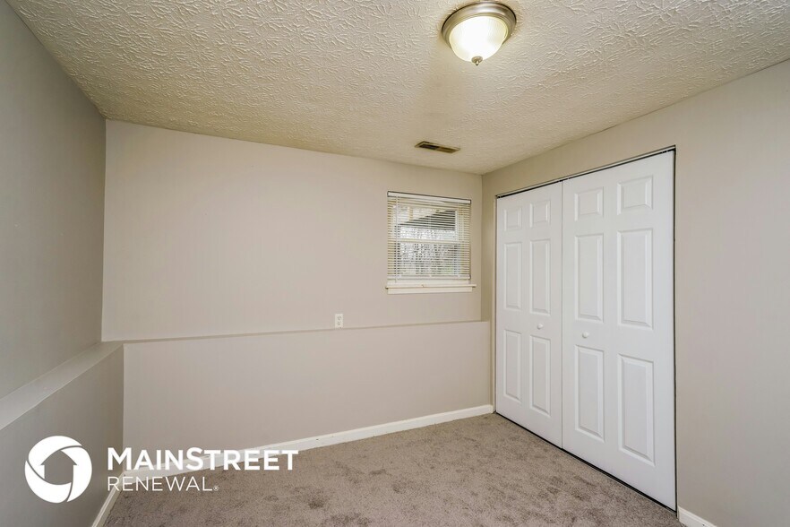 Building Photo - 10509 Hillpark Dr