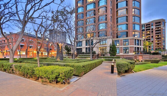 Building Photo - 500 W Harbor Dr