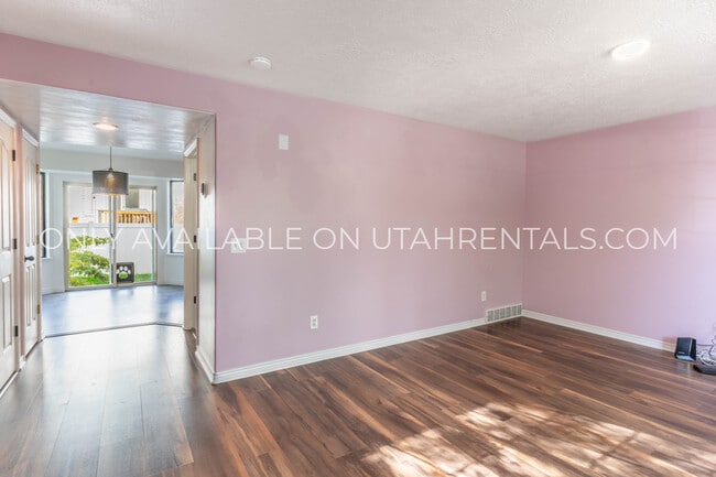 Building Photo - 763 E 80 S