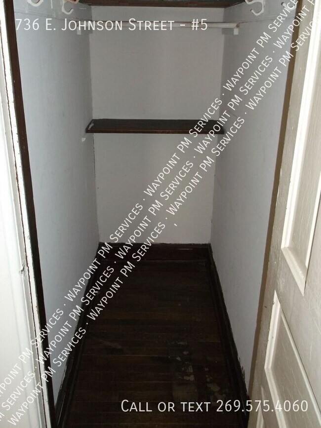 Building Photo - 736 E Johnson St