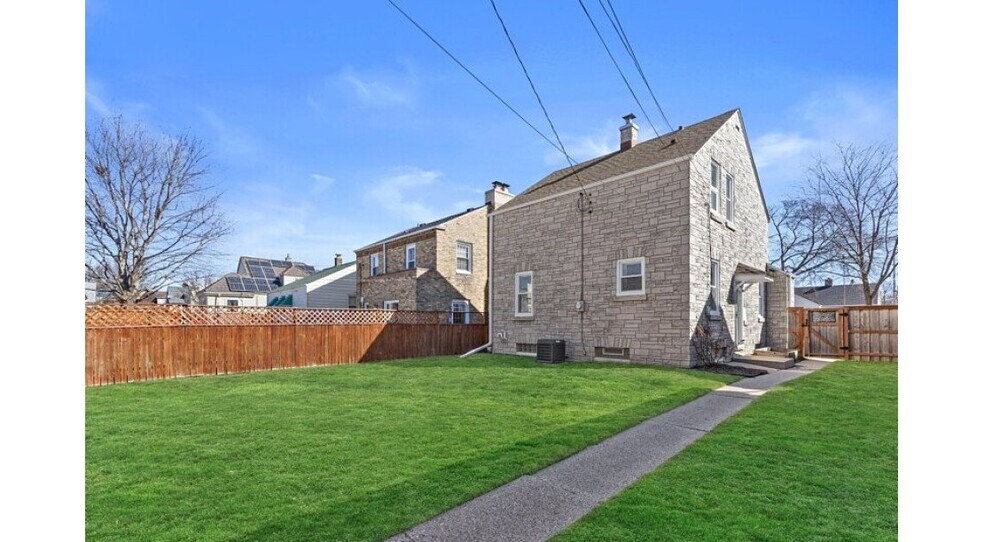 Building Photo - 3223 S 25th St