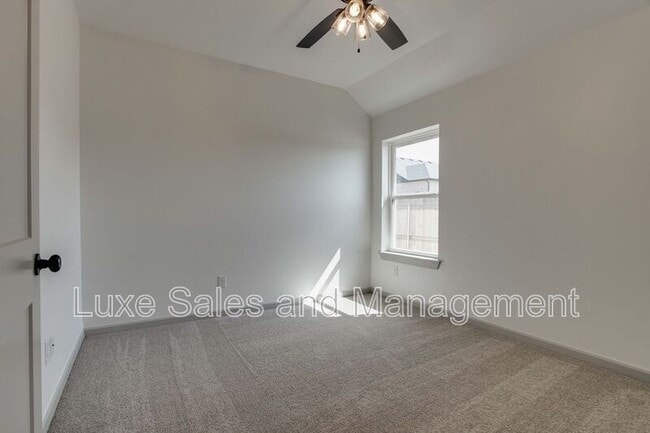 Building Photo - 6133 Frankie Lynn Ln