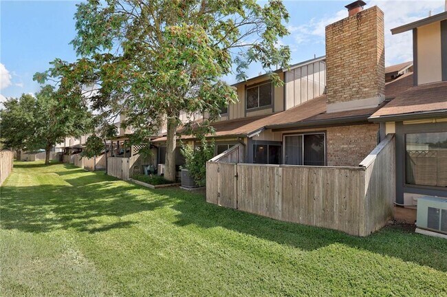 Building Photo - 1044 Verbena Dr