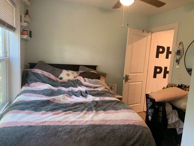 Interior Photo - 1609 Sydenham