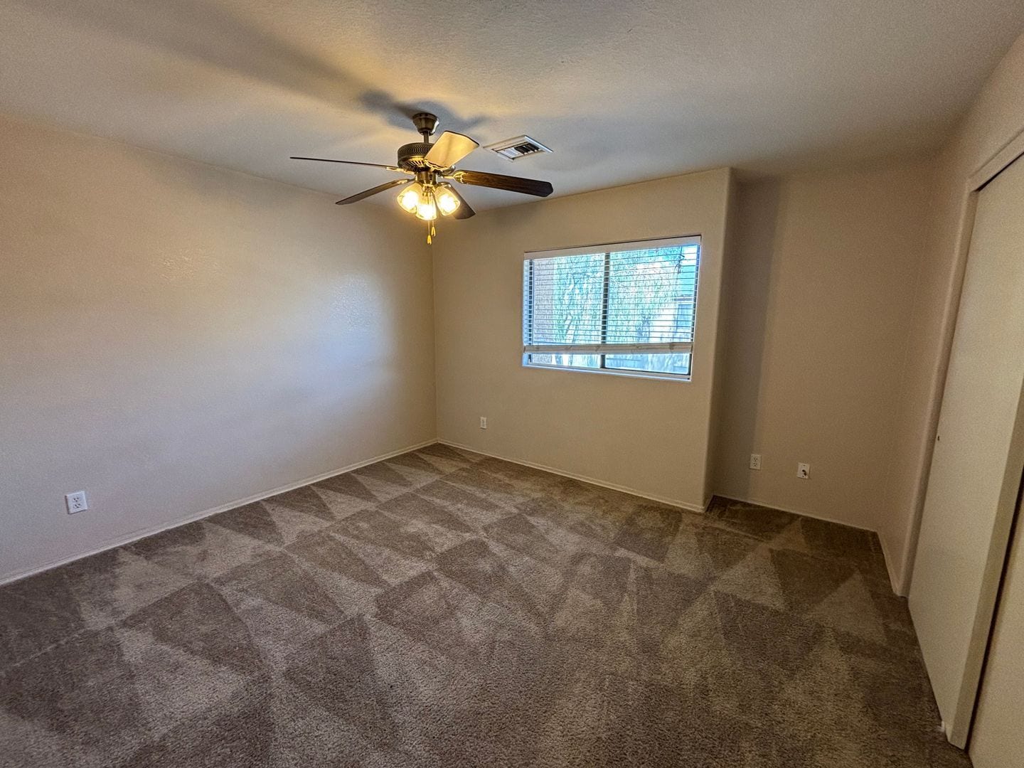 Building Photo - 1257 E Weimer Cir