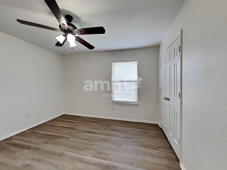 Building Photo - 506 Azalea Dr