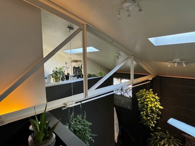 Building Photo - 440 W 900 S